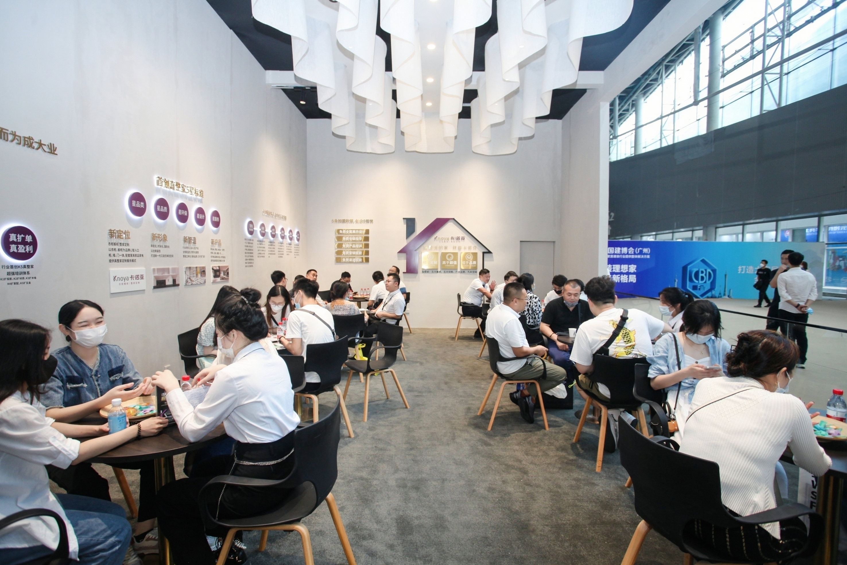 哔哩哔哩视频APP版下载新一代沉浸式體驗展館驚豔中國建博會（廣州）