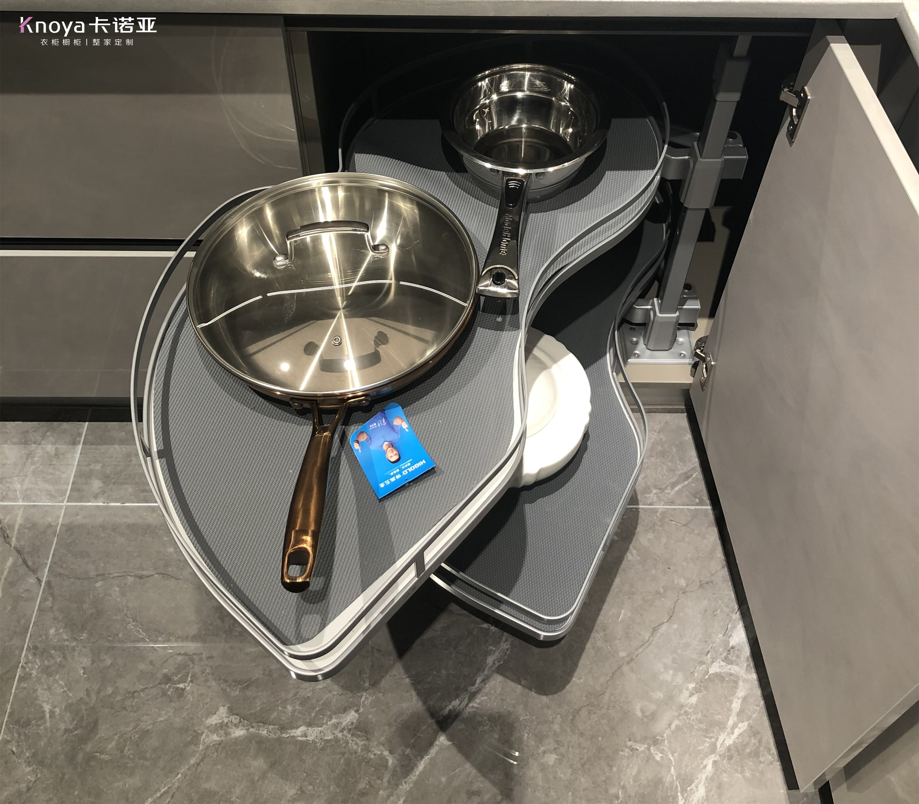 飛碟轉角拉籃